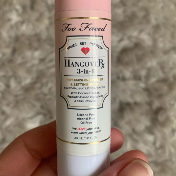 Too Faced 3 in 1 Hangover Spray - Picture 2 of 5